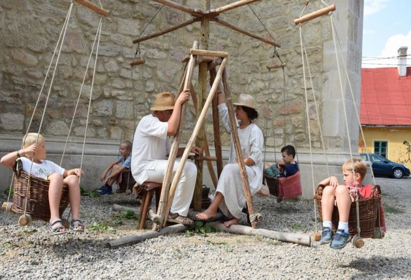 Jó gyereknek lenni Mátyás király táborában