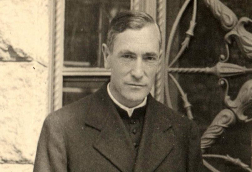 A püspök arcai – tizennégy kevésbé ismert felvétel Márton Áronról