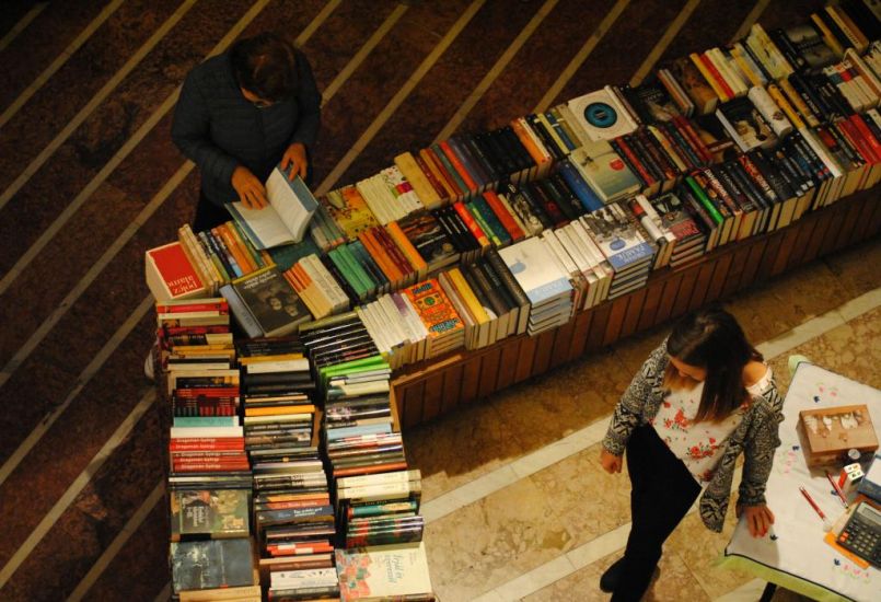 Több ezer könyvcím egy helyen: megnyílt a 24. Marosvásárhelyi Nemzetközi Könyvvásár