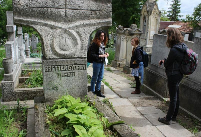 Miről mesélnek a kövek? Tavaszi séta a Házsongárdban