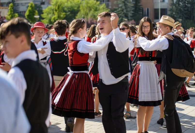 Már kora reggeltől muzsikaszótól volt hangos Csíkszereda a harmincadik Ezer Székely Leány Napján