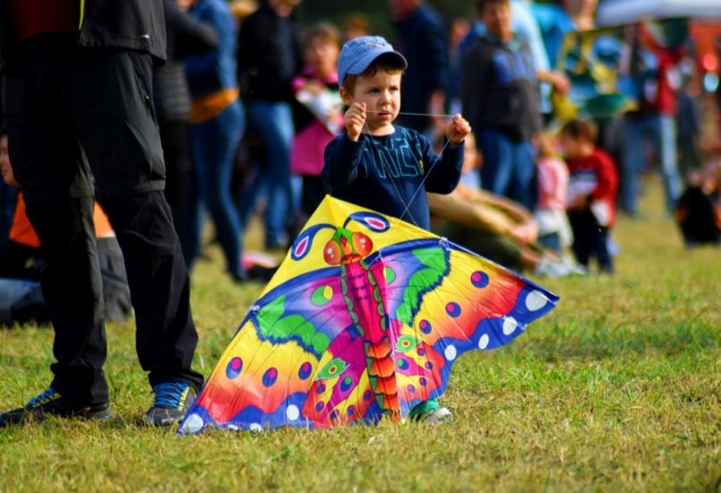 Vármező, a hőlégballonok és papírsárkányok birodalma – Hőlégballon Parádén jártunk