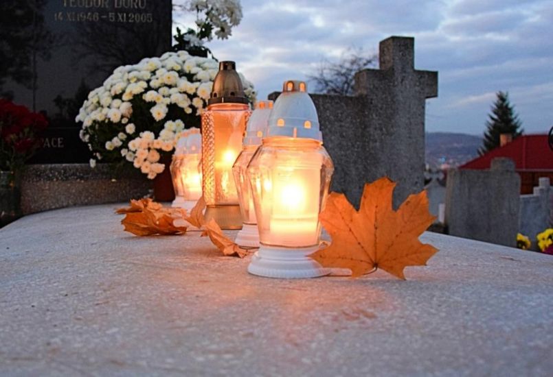 Mosolyogva is emlékezhetünk szeretteinkre – bejártuk a Házsongárdi temetőt mindenszentek napján