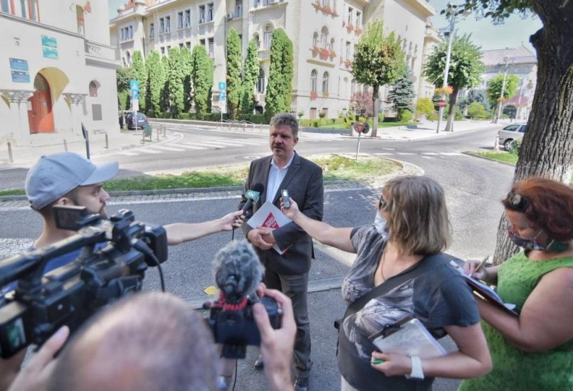 „A mai napon Marosvásárhelyen elkezdődött a változás” – iktatta a támogató aláírásokat Soós Zoltán