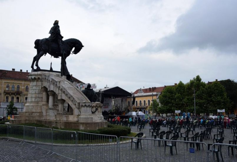 Visszafogottan indultak a Kolozsvári Magyar Napok, a járvány mellett az eső miatt is