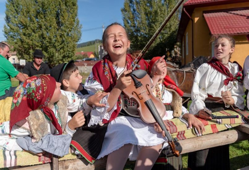 Messze szálltak a „mozsika” hangjai – a csángó fesztiválon jártunk Gyimesközéplokon