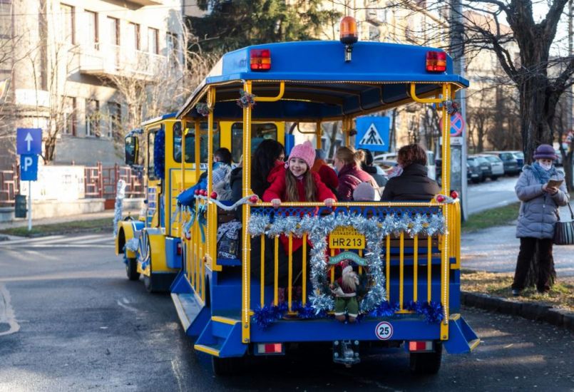 Rég nem volt ennyi mosolygós arc a városban – így várta Csíkszereda a Mikulást