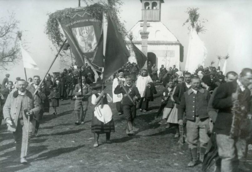 Csíksomlyóra zarándokolunk száz év fényképeivel