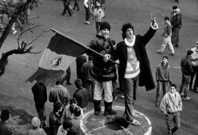 Lázadó kamerák - a kolozsvári rendszerváltás fotósai 1.