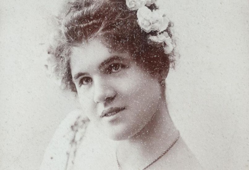 Egy nagyváradi primadonna emlékei: századelős portrék Ámon Margit paravánjáról