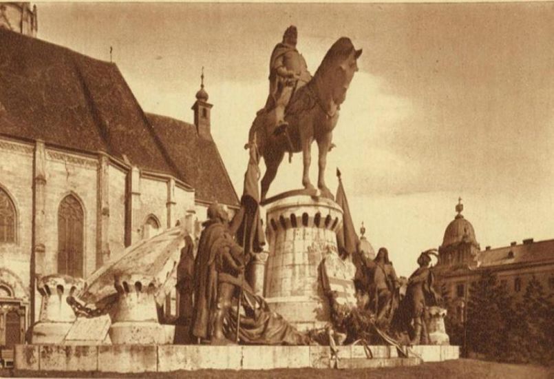 Mátyás, a képeslapok királya