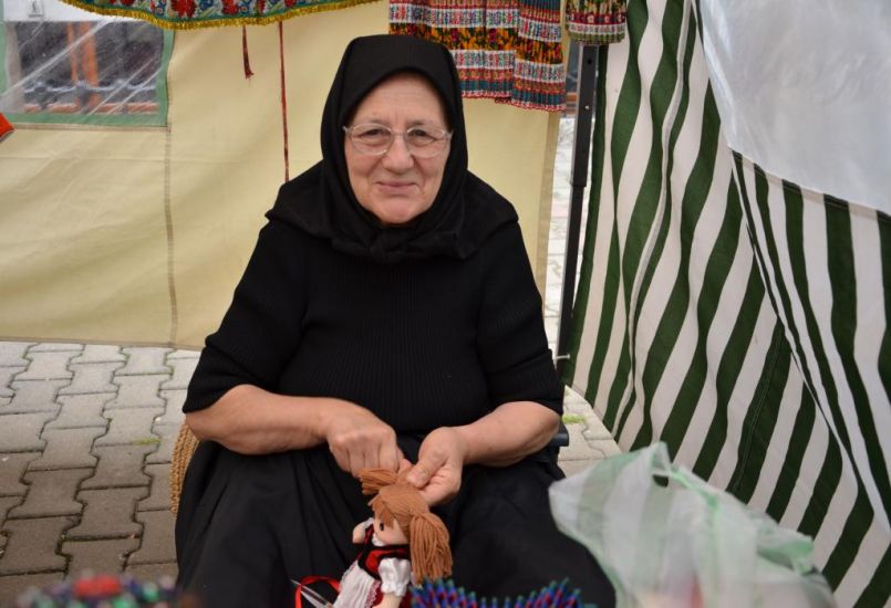 Farkas utca a Magyar Napokon: a korondi fazekat kopogtatott, a bukaresti kanalat hajlított