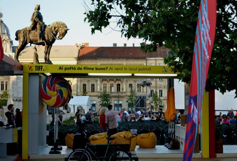 Megnéztük, hogyan lakta be Kolozsvár felújított főterét a 16. TIFF