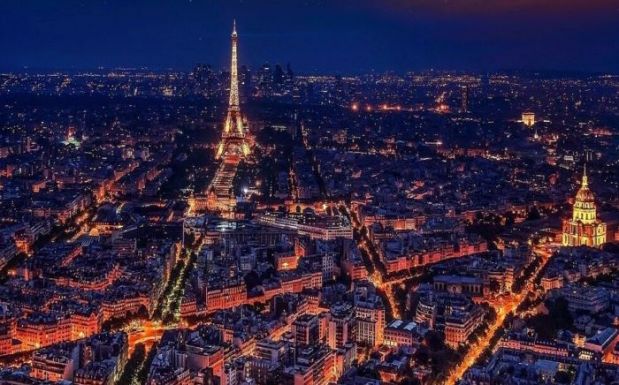 100 ezer rendfenntartót vezényelnek az utcákra Franciaországban szilveszter éjszakáján