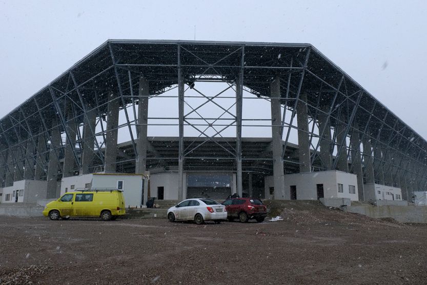 EXKLUZÍV – Mutatjuk az Erődöt: Diószegi László körbevezet a Sepsi OSK épülő stadionjában 