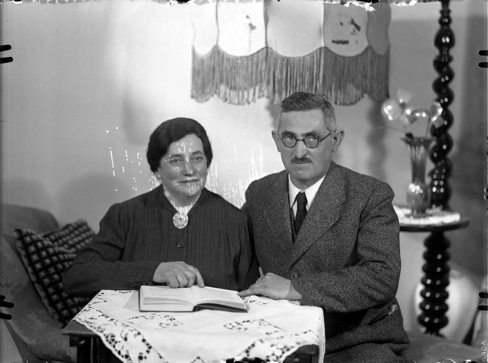 Grünwald Jakab és neje 1941-ben. A házaspár Auschwitzban halt meg. (Sárdi Fotó/Arhiva de Fotografie)