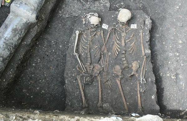A kolozsvári Romeó és Júlia csontváza a feltáráskor | Forrás: kultúra.hu