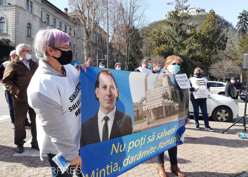 A hőerőmú alkalmazottai korábban többször tüntettek Déván a létesítmény újraindításáért | Fotó: Agerpres