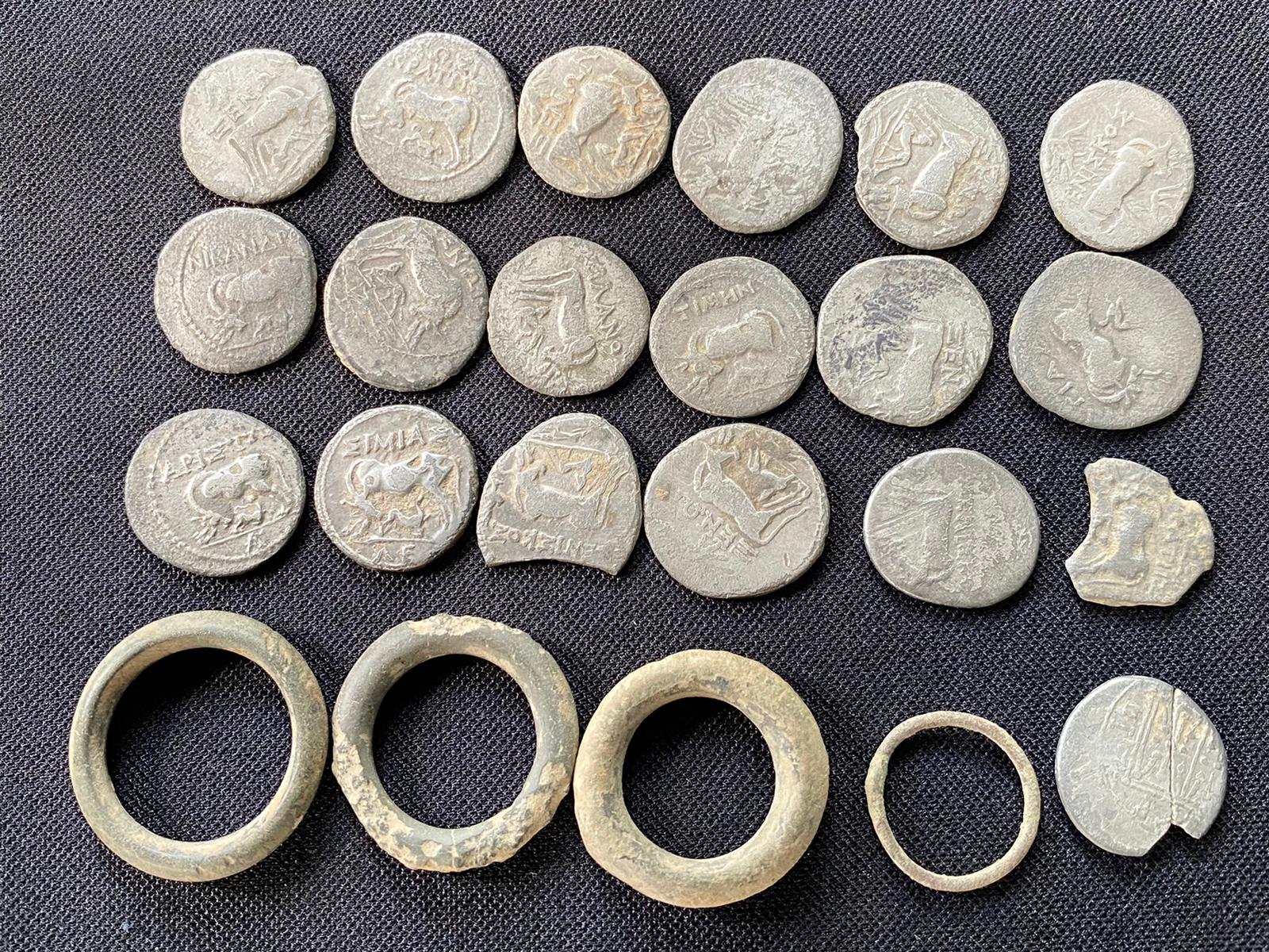 Ezüst pénzérmék az első századból | Fotók: Bihar Megyei Prefektúra Kancelláriahivatala