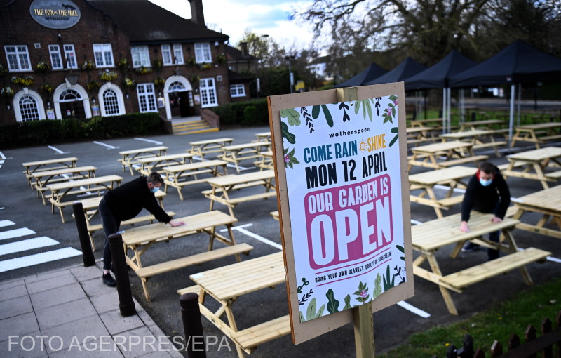 A vendéglői és kocsmai teraszok megnyitására készülődnek Londonban | Fotó: Agerpres/EPA