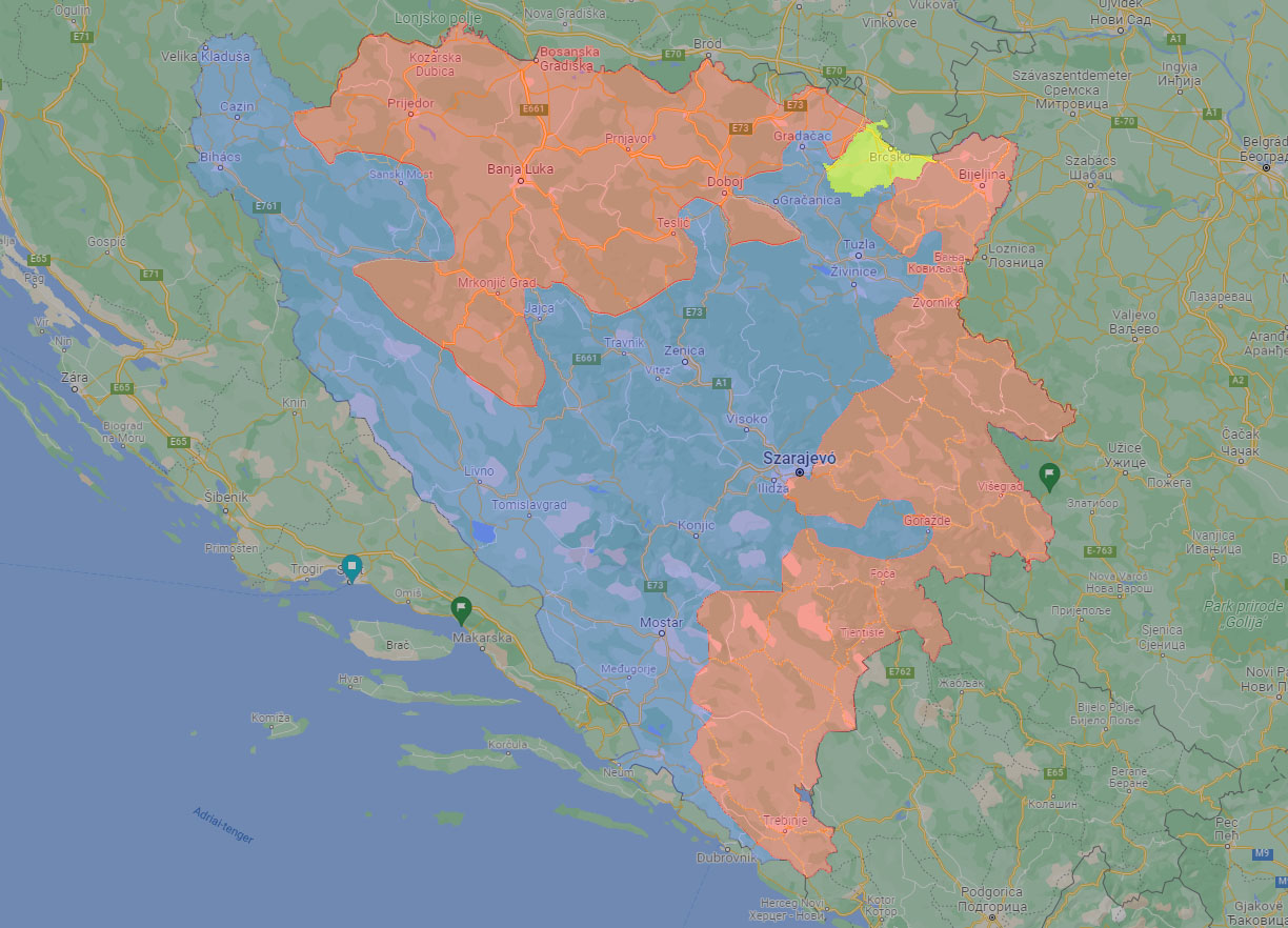 Bosznia-Hercegovina felosztását nehezíti, hogy a Szerb Köztársaság két részét (vörössel kiemelve) elválasztja egymástól a muszlim többségű Brcskói körzet (sárga)