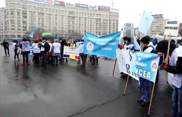 Hétfőn a kormány előtt tüntettek | Forrás: Simion Hancescu Facebook-oldala