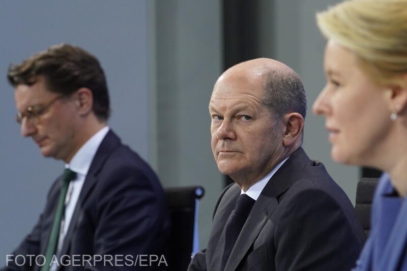 Olaf Scholz, Németország új kancellárja (középen) | Fotó: Agerpres/EPA)