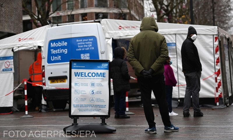 Mobil tesztelési központ Londonban, karácsony másnapján | Fotó: Agerpres/EPA