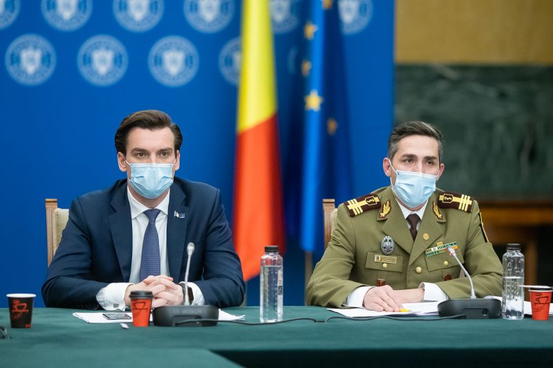 Andrei Baciu egészségügyi államtitkár és Valeriu Gheorghiţă | Fotó: gov.ro