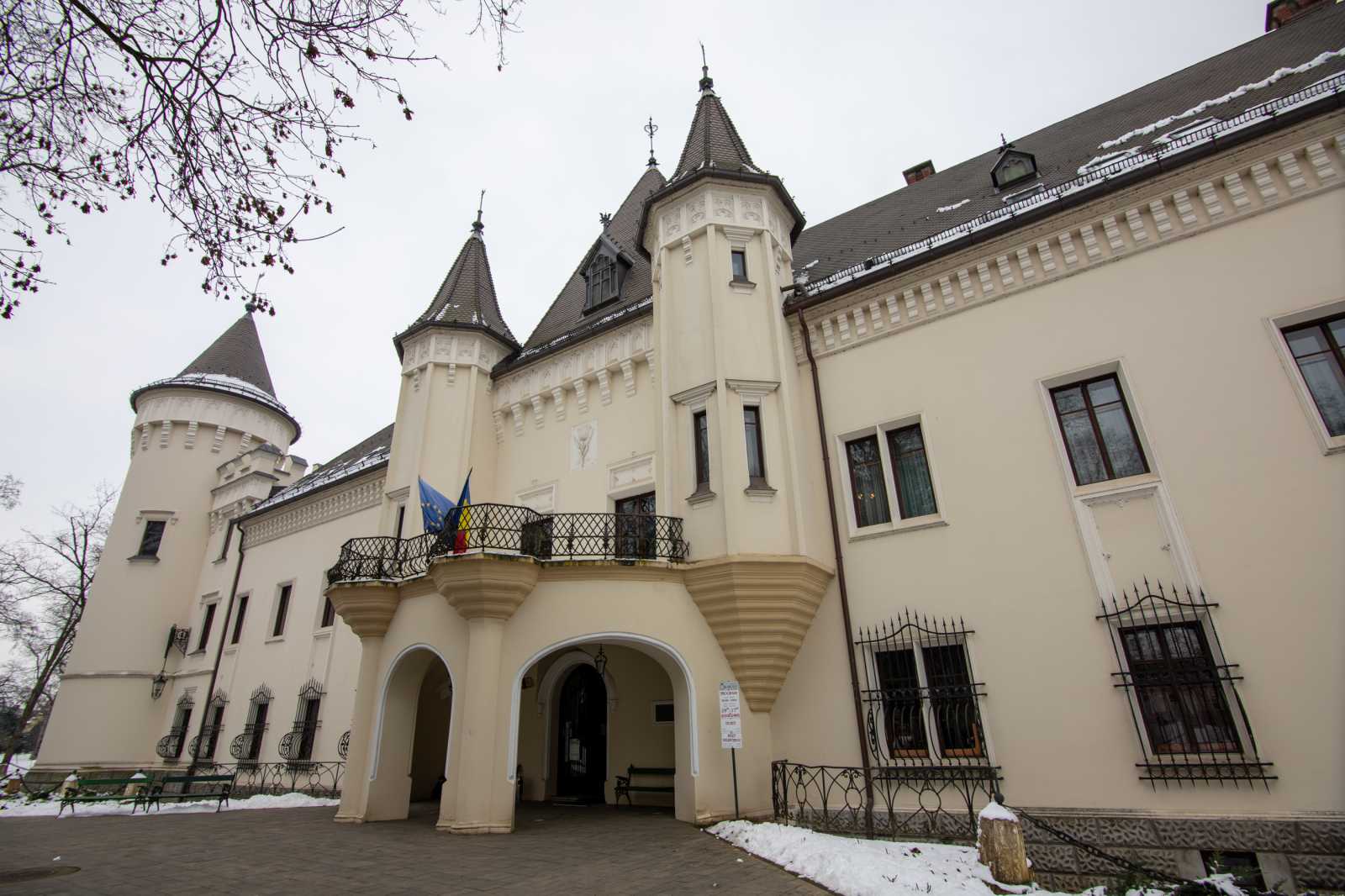 A Károlyi-kastély főbejárata