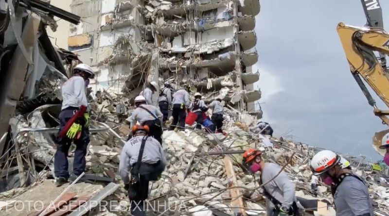 Eltűnt személyek után kutatnak a romok között | Fotó: Agerpres/Xinhua