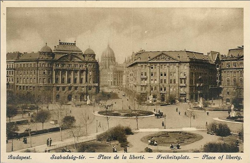 A budapesti Szabadság tér korabeli képeslapon, az 1921-ben felállított irredenta szobrokkal l Fotó: pestbuda.hu/Szecessziós Magazin