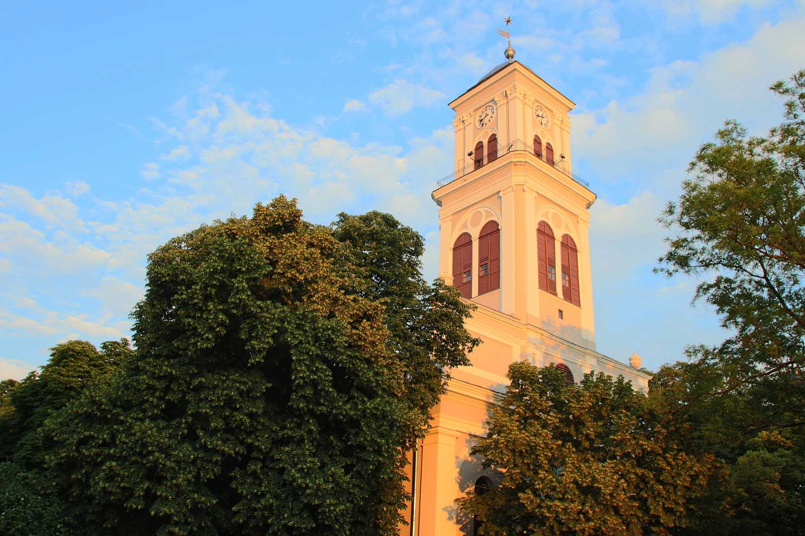 A református templom tornyából óránként a Kossuth-nóta dallama hangzik fel