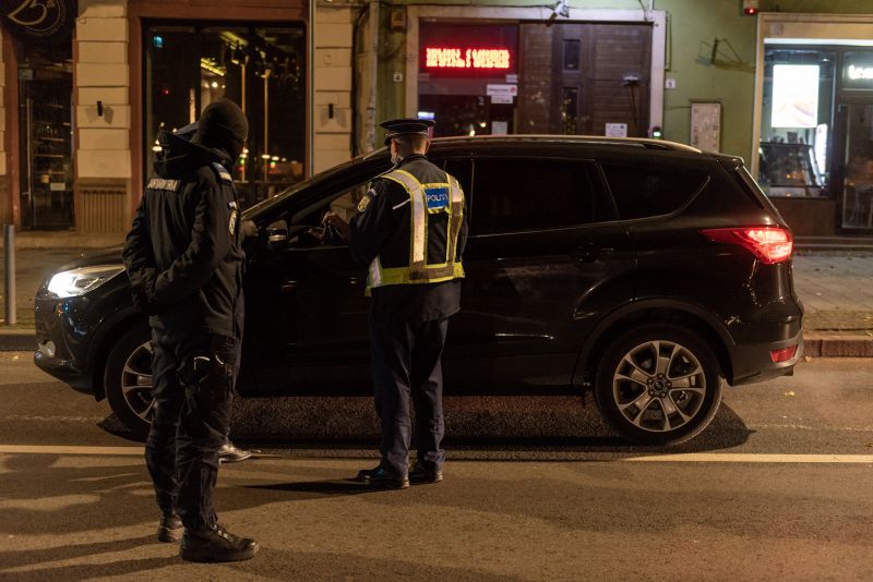 Ellenőrzés kijárási tilalom idején Kolozsváron | Archív felvétel: Kiss Gábor