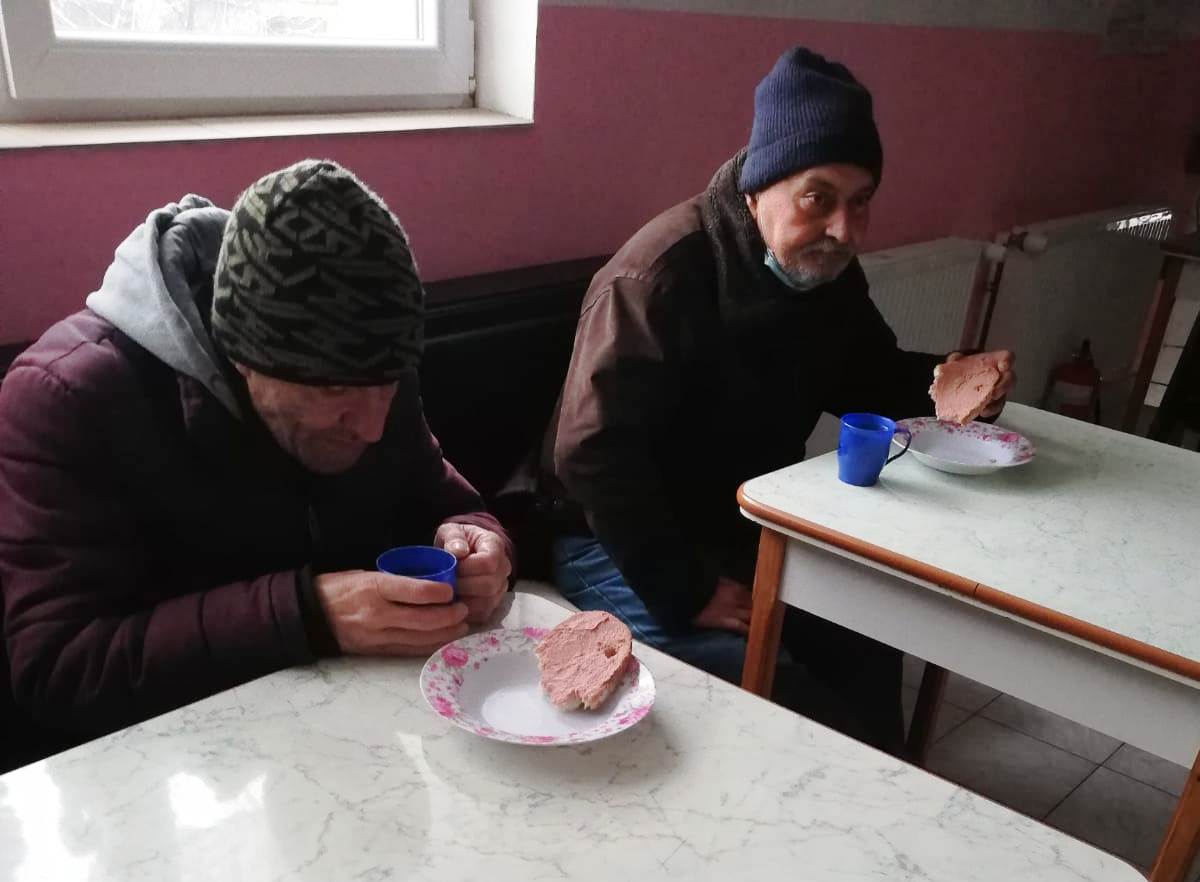Étel is jut a menedékhelyen | Fotók: Nagyváradi Szociális Igazgatóság