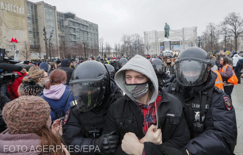 Őrizetbe vett tüntető Moszkvában | Fotó: Agerpres/EPA