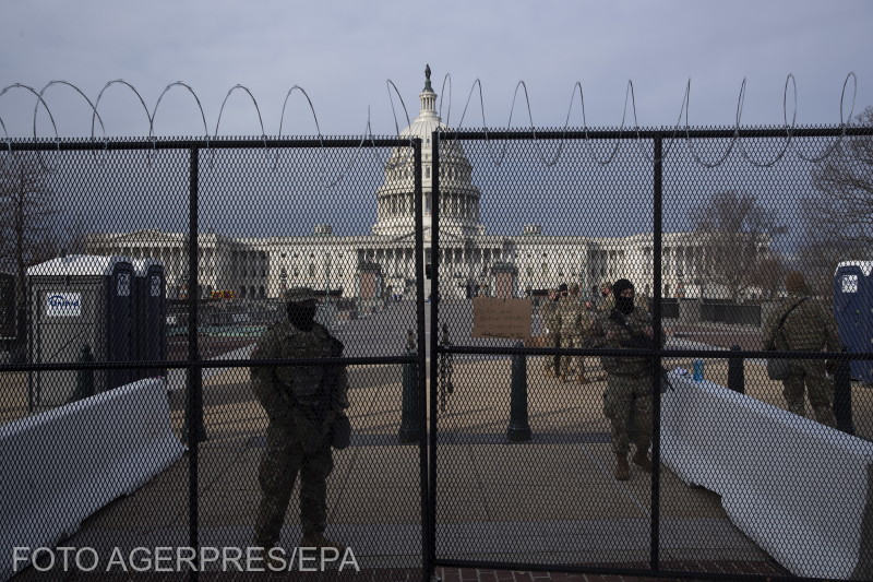 Az ostrom óta kerítés védi a Capitoliumot | Fotó: Agepres/EPA