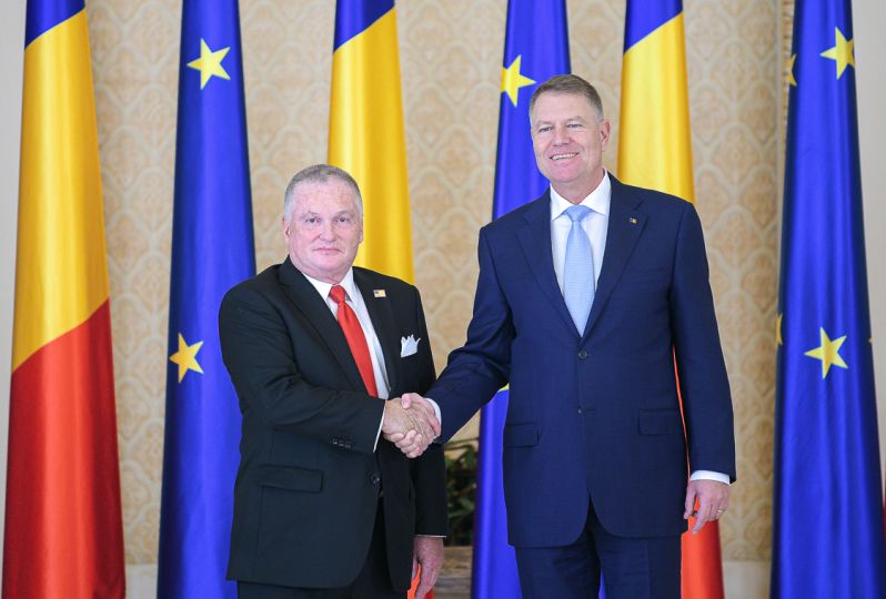 Adrian Zuckerman és Klaus Iohannis | Fotó: presidency.ro