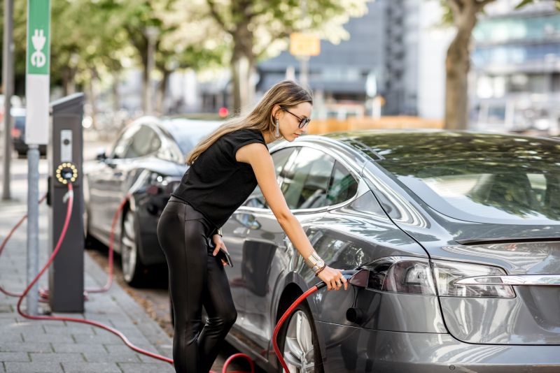 Az elektromos autók vásárlását támogatják | Illusztráció Adobe Stock