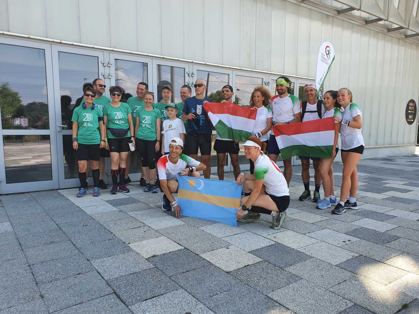 A futók megérkeztek a kolozsvári BT arénához ahol a Sapientia munkatársai csatlakoztak hozzájuk | A szerző felvételei