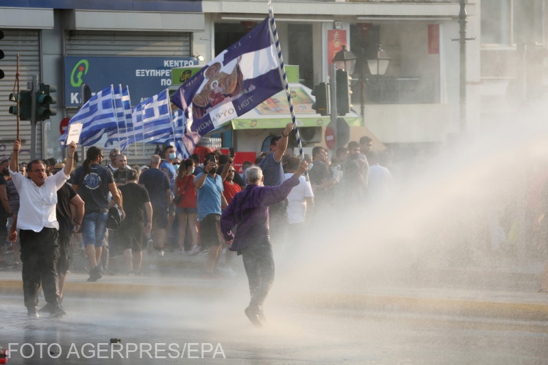 Görögországban utcára vonultak csütörtökön az oltást ellenzők | Fotó: Agerpres/EPA