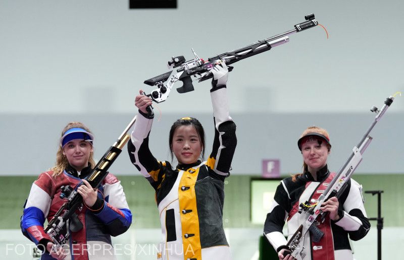 Balról jobbra: Anasztaszija Galasina, Csian Jang és Nina Christen | Fotó: Agerpres/Xinhua