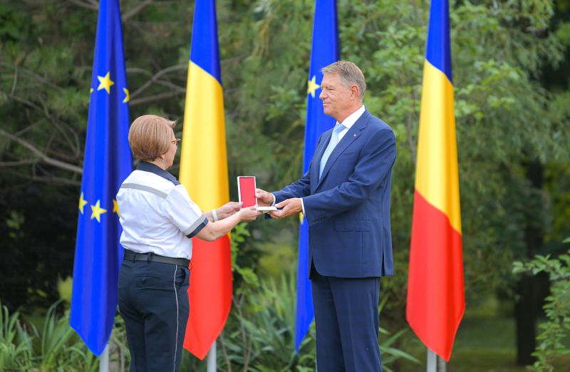 Mentősöket tüntetett ki az elnök | Fotó: presidency.ro