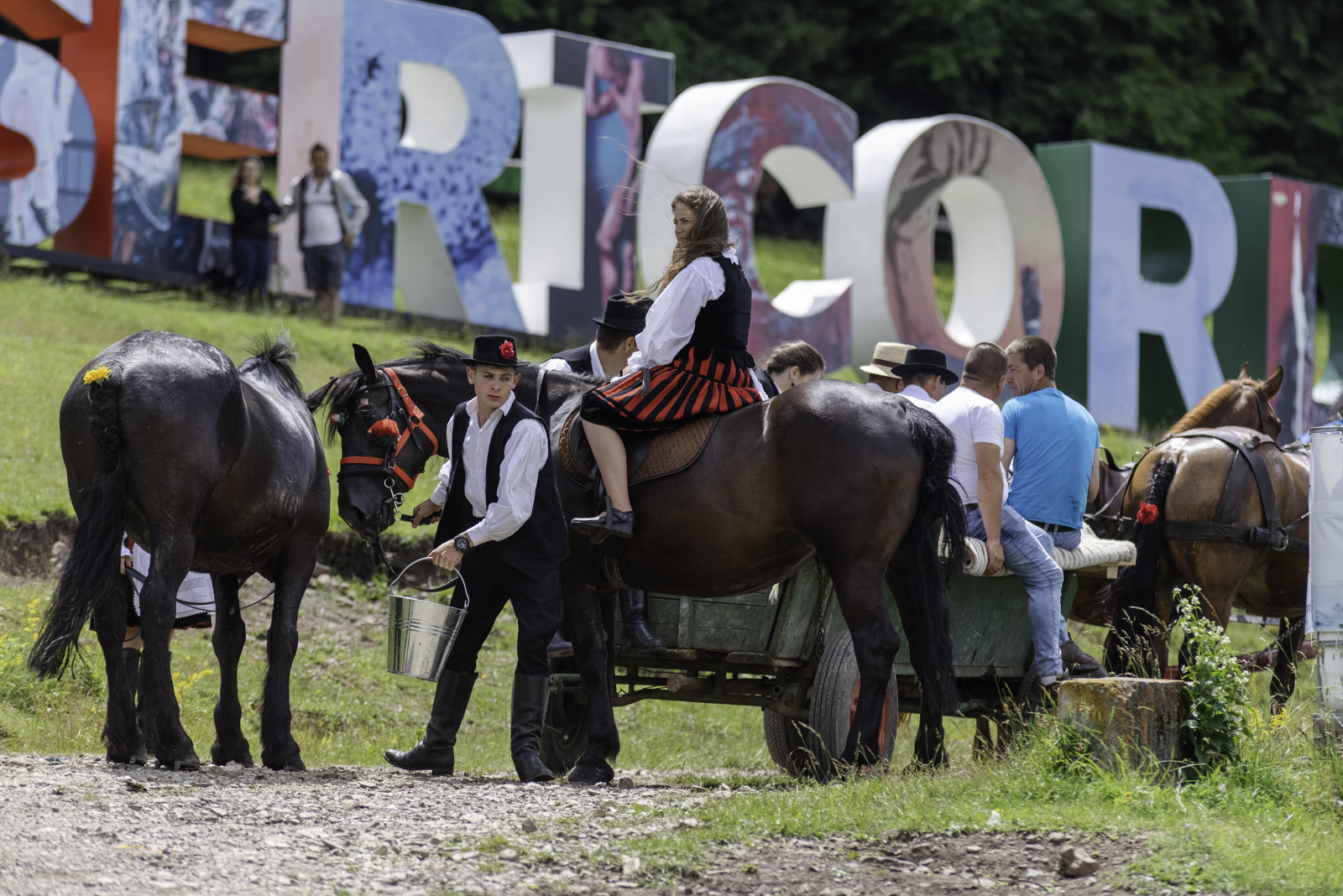 A lovasok és szekeresek ebben az évben is önállóan érkeztek a helyszínre, elmaradt a megszokott felvonulás Csíkszereda központjából.