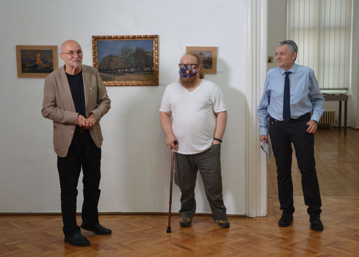 Balról jobbra: Lucian Nastasă-Kovács, a Kolozsvári Művészeti Múzeum igazgatója, Iakob Attila történész, a múzeum munkatársa és Lőwy Dániel vegyészmérnök, helytörténész, a kiállítás szervezője