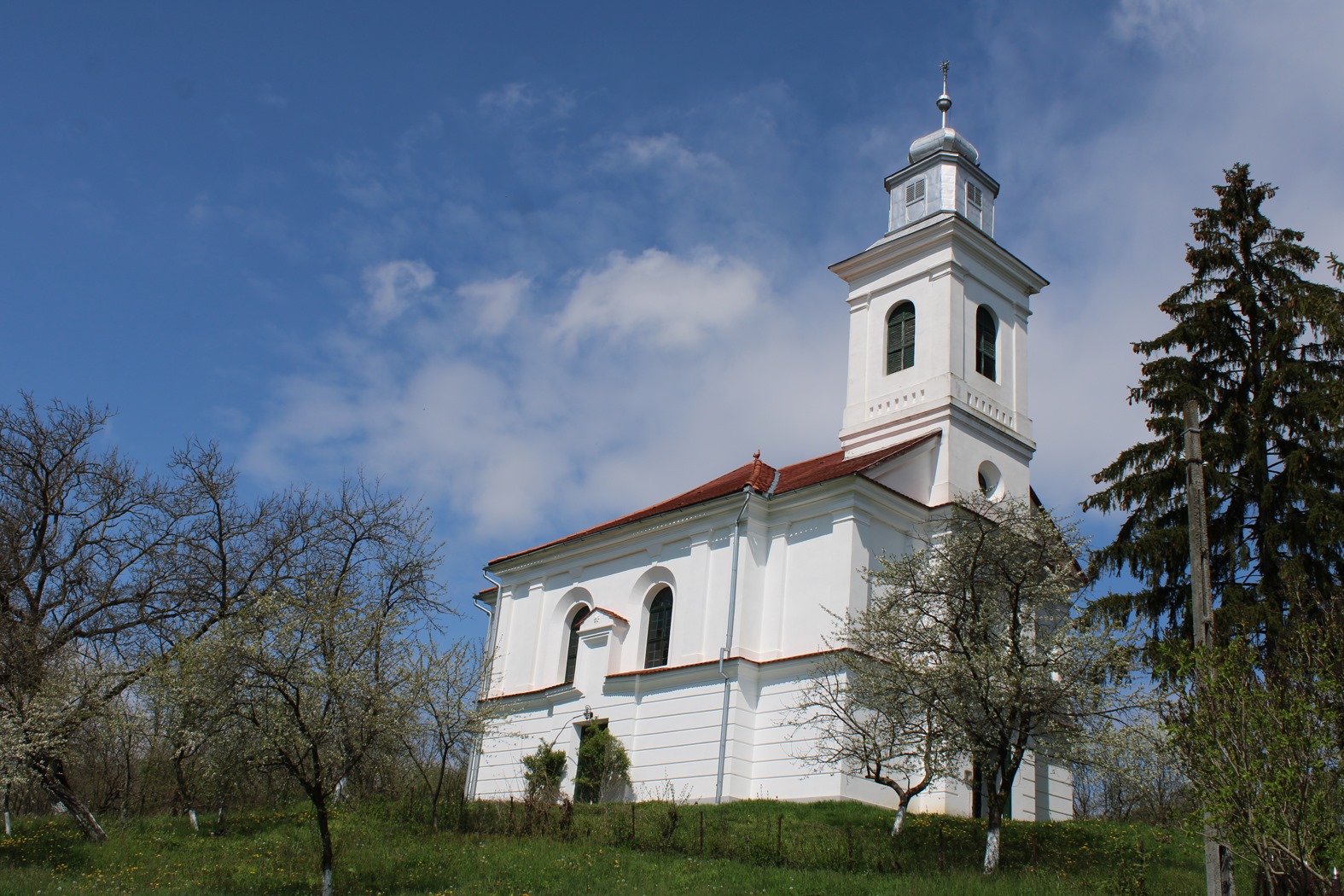 A dobai református templom, ahová két falu közössége jár 