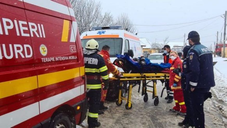 Hagymásbodonban öt személyt szállító autó borult fel a csúszós úton | Fotó: ISU Mureș