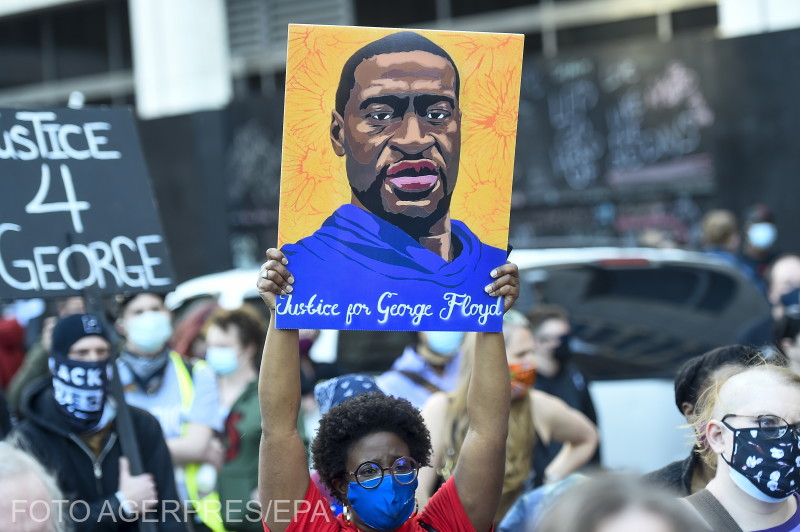 A tárgyalás ideje alatt Minneapolisban tüntetés zajlott | Fotó: Agerpres/EPA