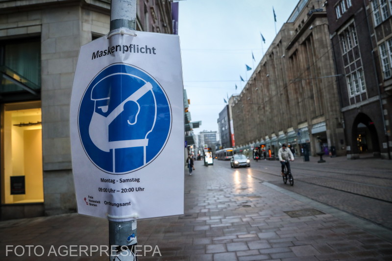 Maszkviselésre figyelmeztető plakát Brémában | Fotó: Agerpres/EPA