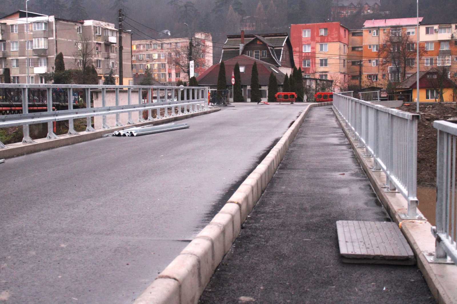 Az új hidat azután adják át, hogy az odavezető utcát leaszfaltozták | Fotó: Facebook